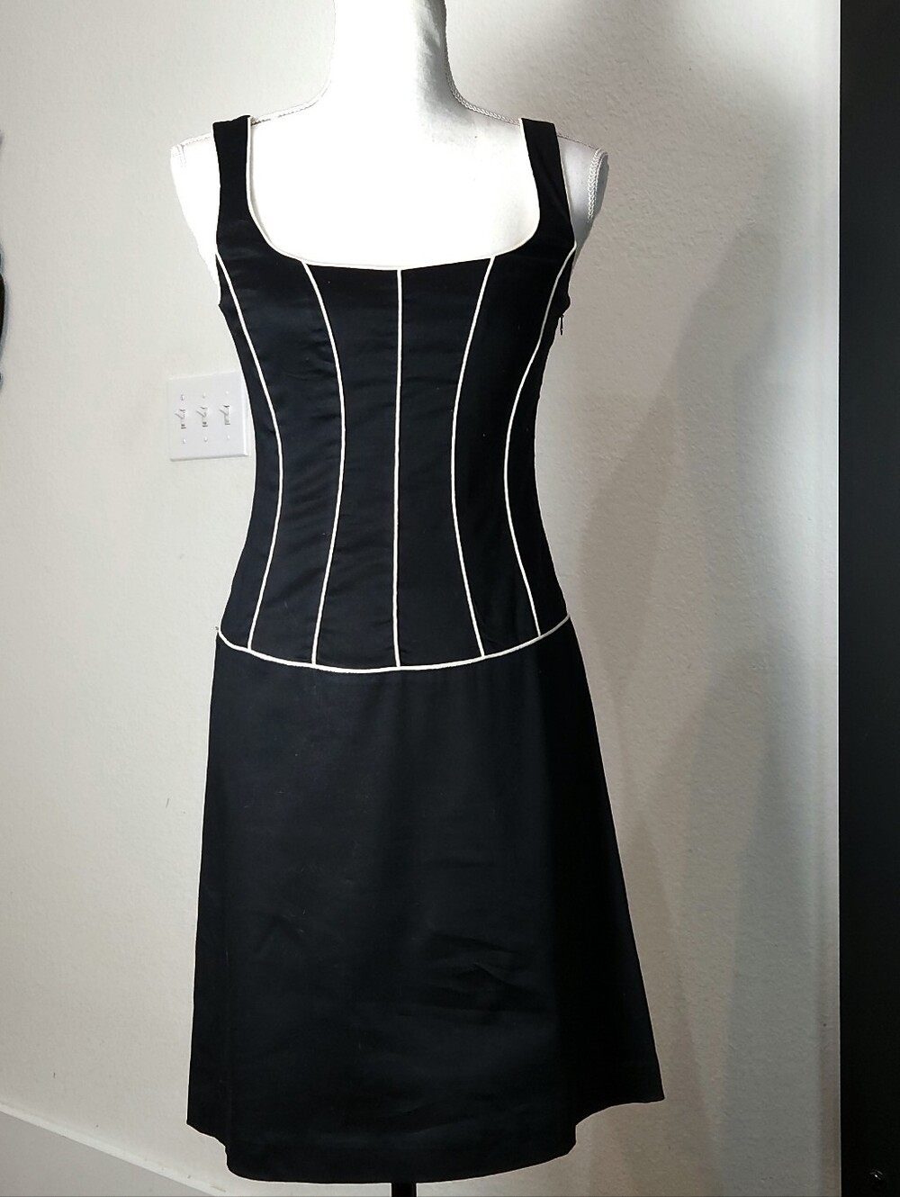✨ VINTAGE NOTICE CONTRAST-PIPED CORSET DRESS ✨SIZE 2